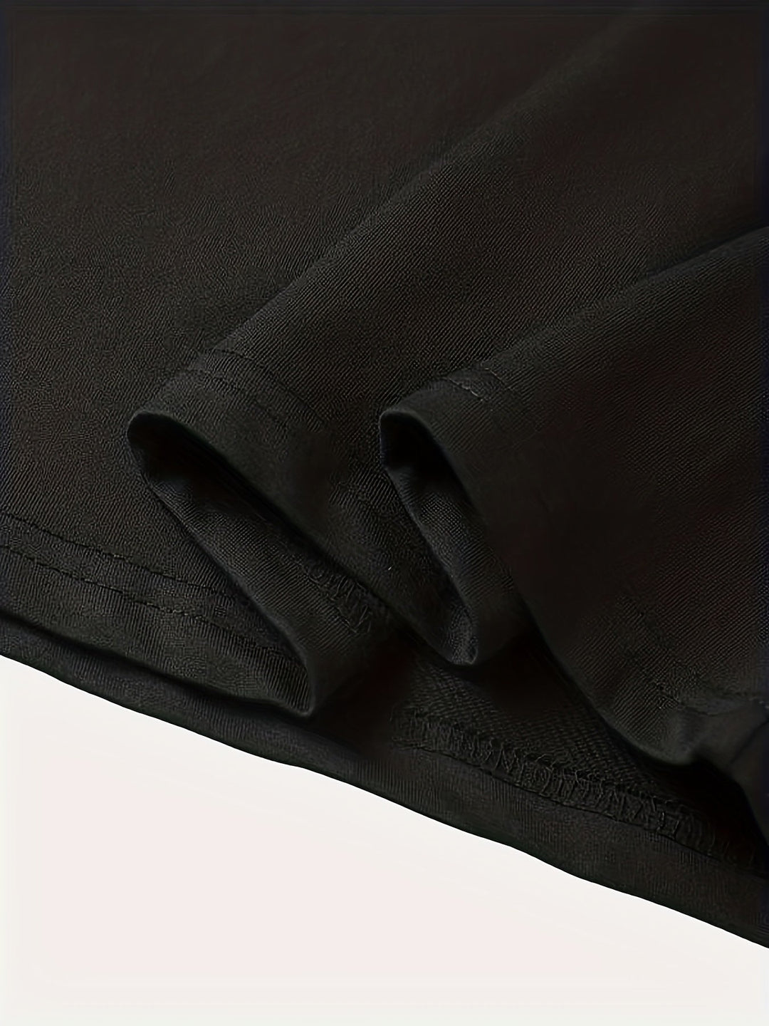 James™ | Elegant Round Neck T-shirt with Graphic Print